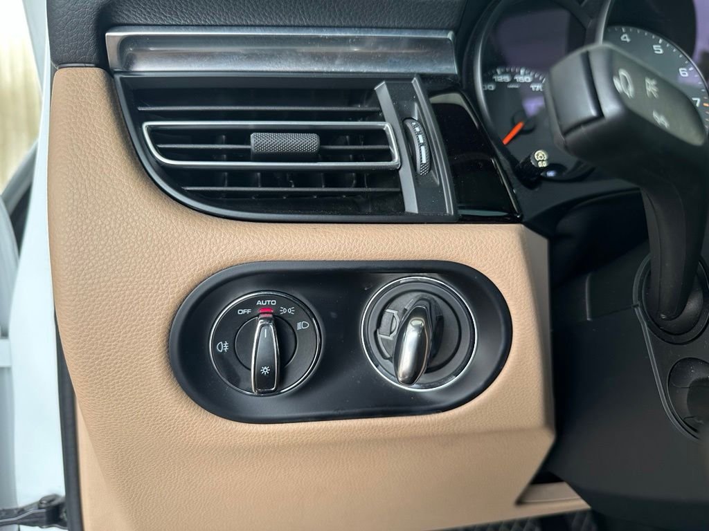 Used 2020  Porsche S image 19