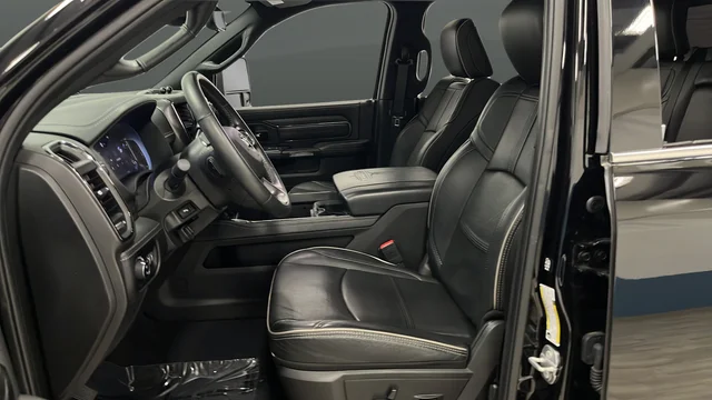 Used 2023 Diamond Black Ram Limited image 11