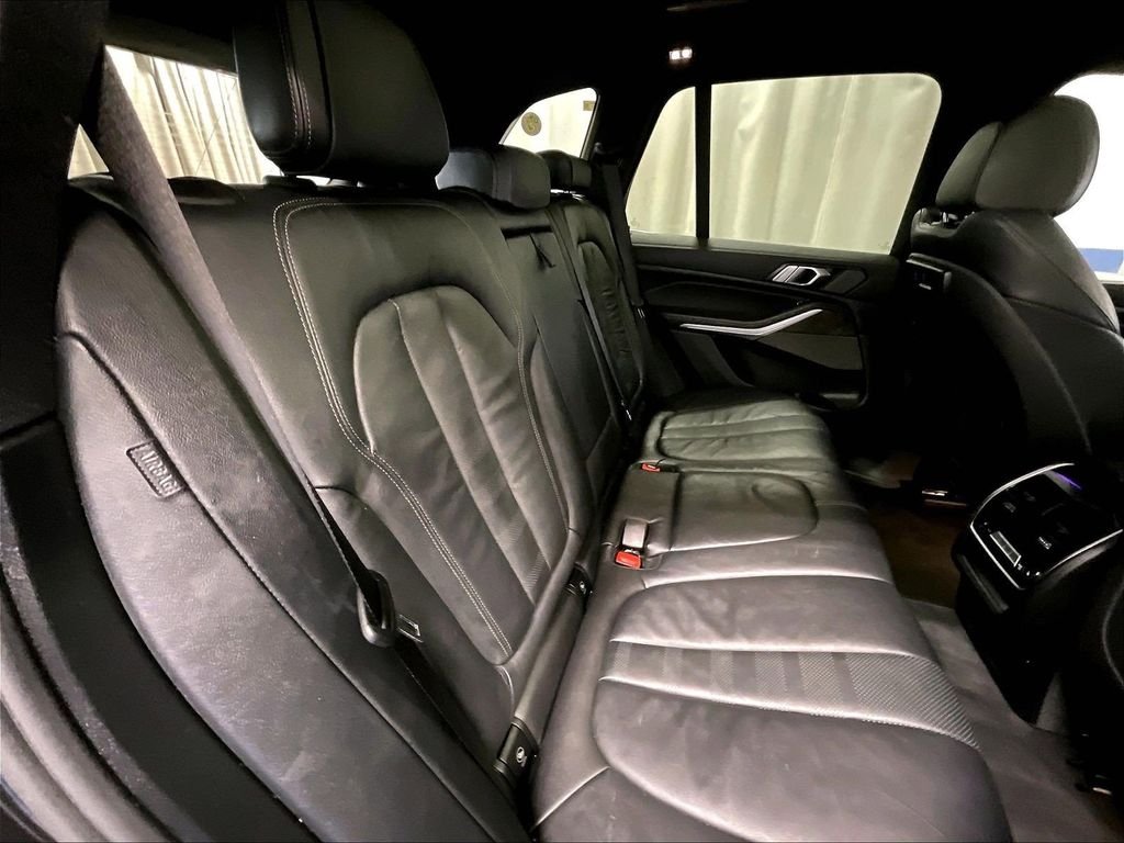 Used 2020 Black BMW xDrive40i image 16