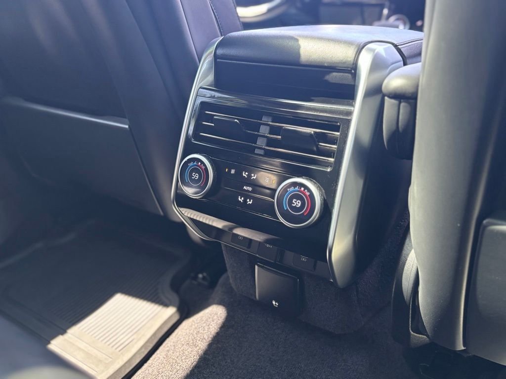 Used 2023 Santorini Black Metallic Land Rover SE image 8