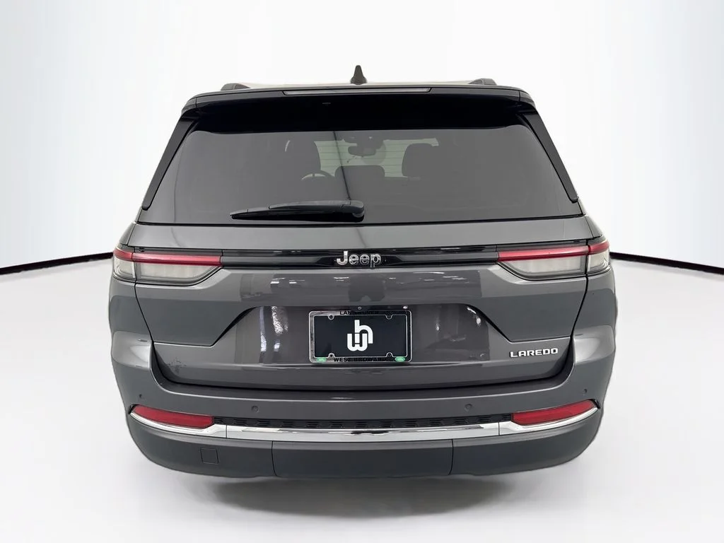Used 2024 Gray Jeep Laredo X image 6