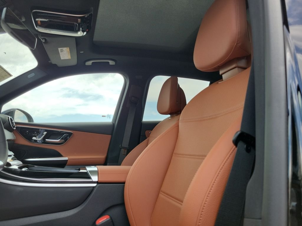 New 2027 Black Mercedes-Benz GLC 300 image 20