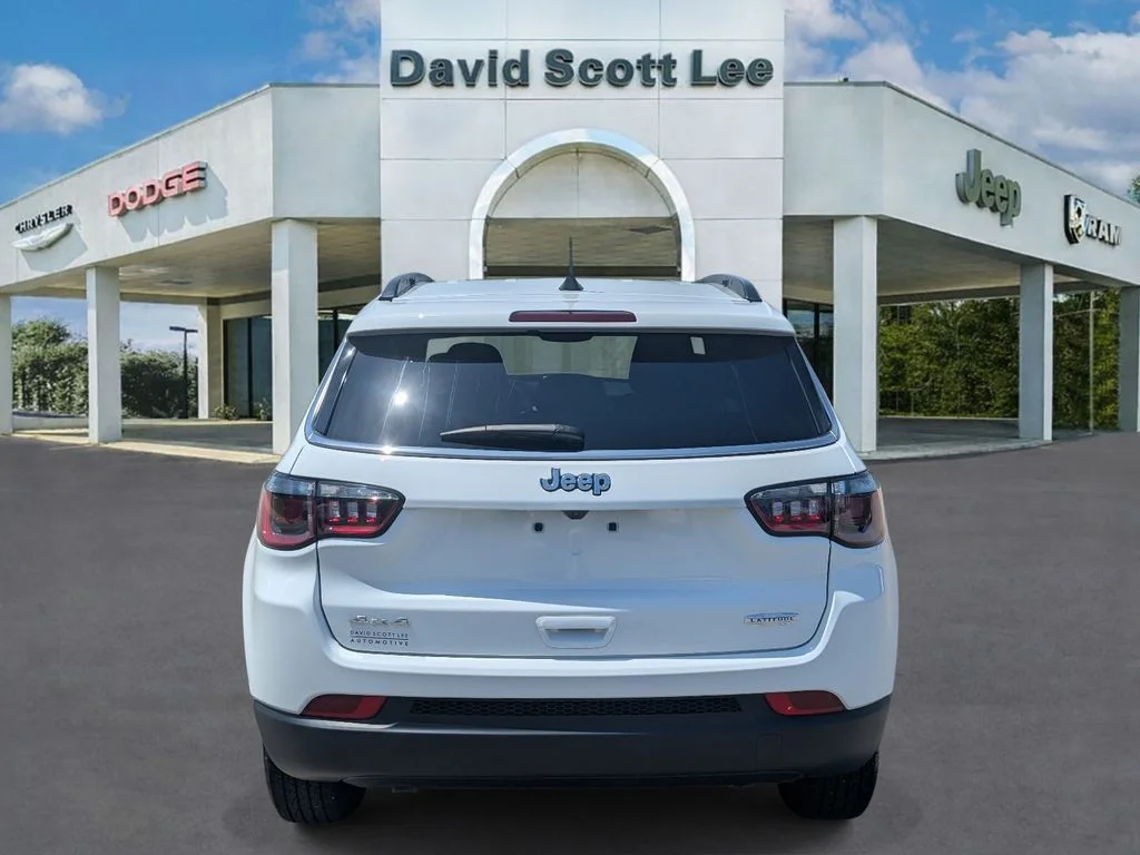 Used 2025 White Jeep Latitude image 7