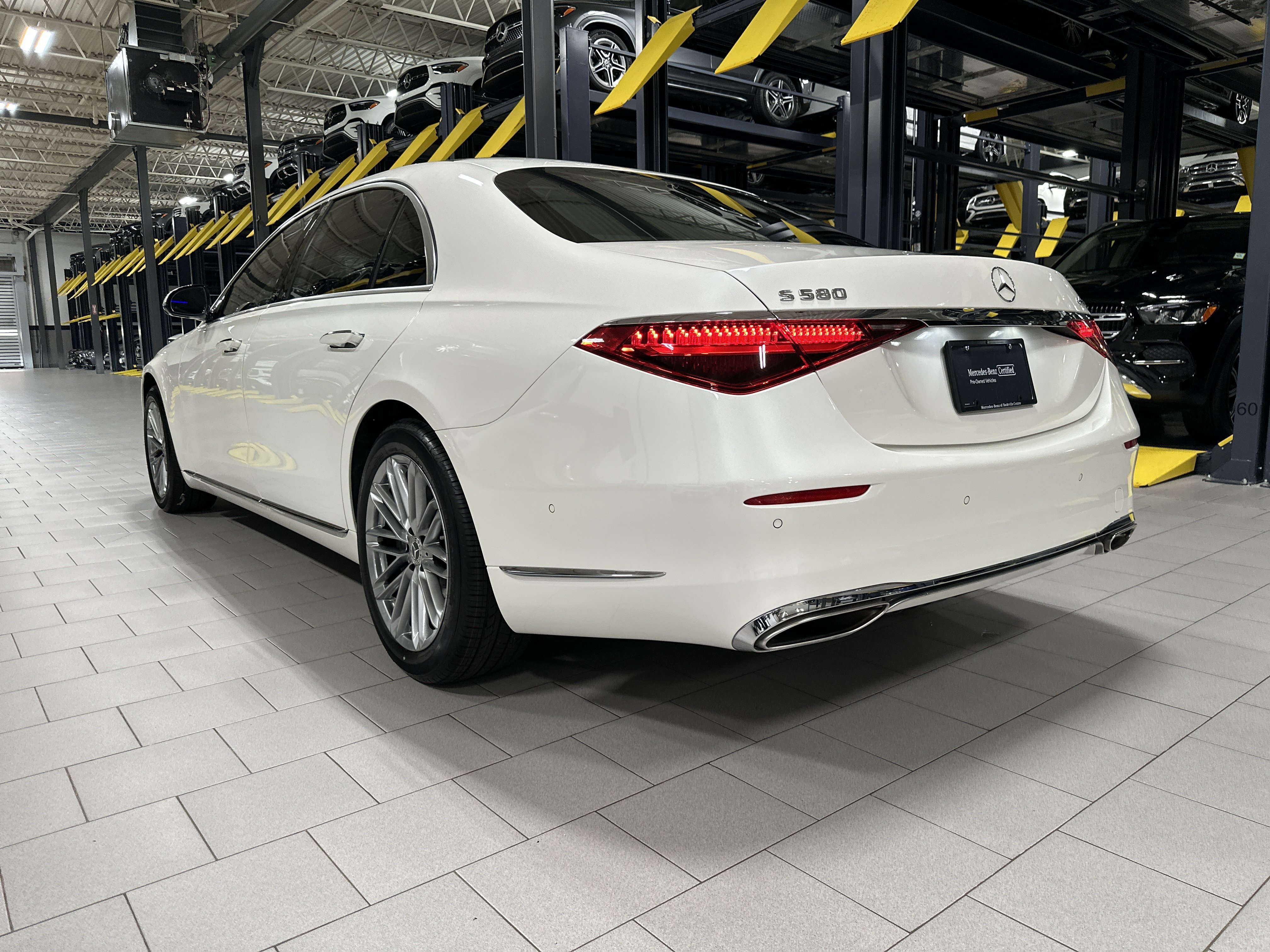 Certified Used 2023 MANUFAKTUR Diamond White Mercedes-Benz S 580 image 3