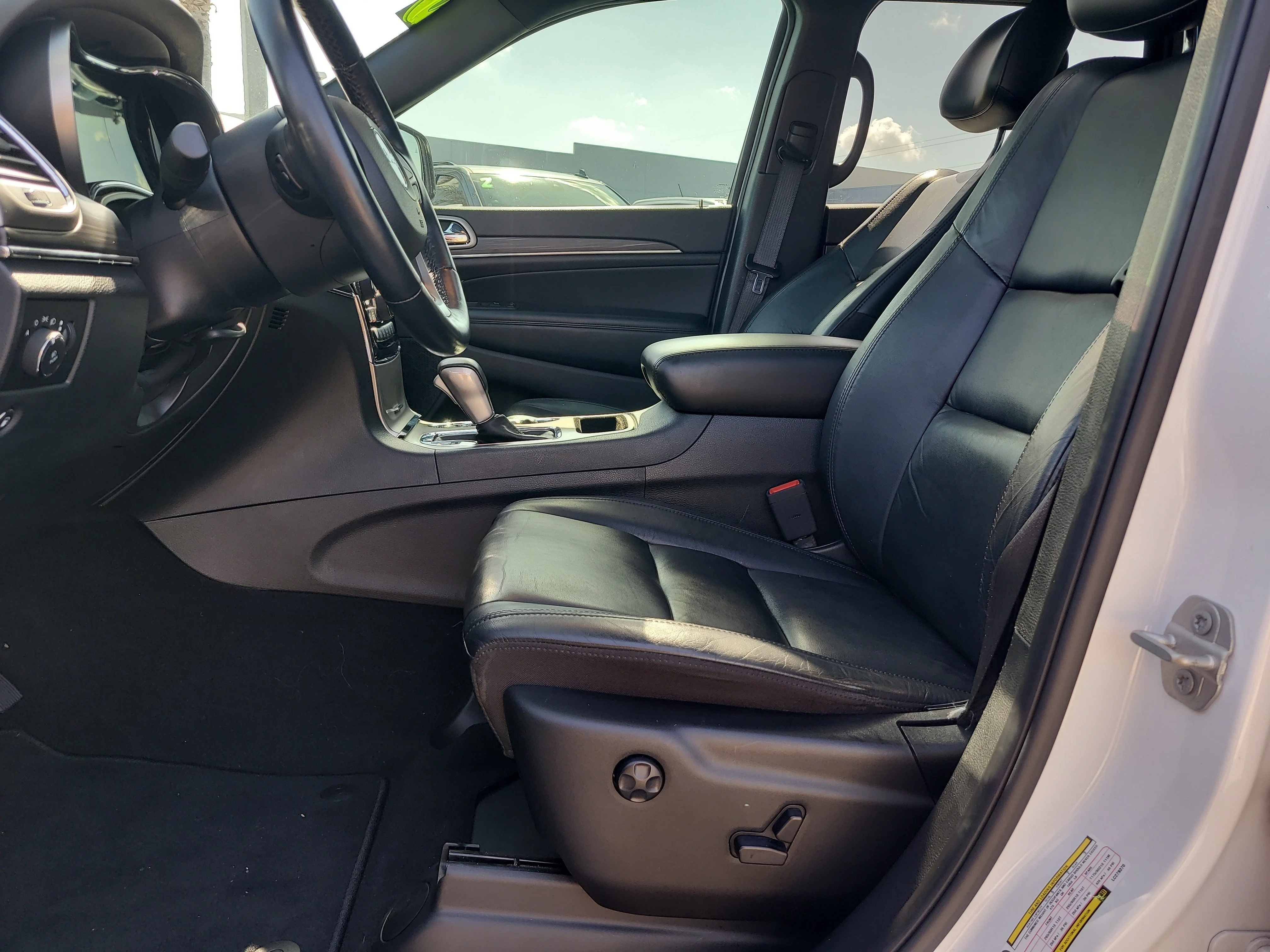 Used 2020 Bright White Clearcoat Jeep Limited image 17