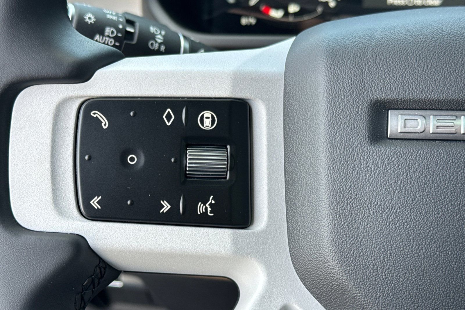 2026 Land Rover Defender X-Dynamic SE - Photo 28