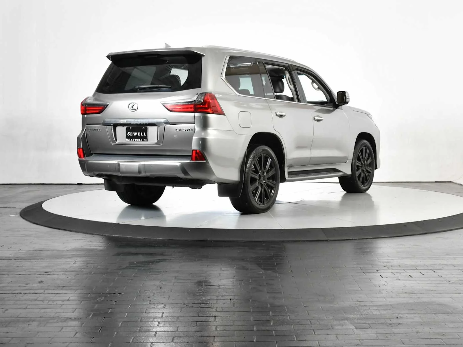 Used 2019 Atomic Silver Lexus  image 7