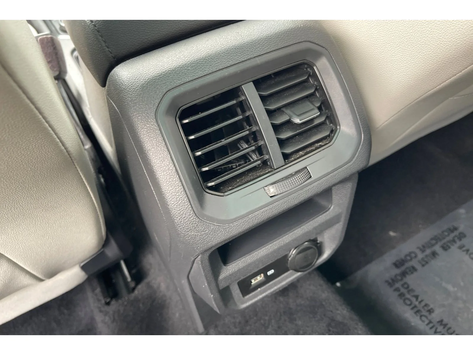 Used 2020 Platinum Gray Metallic Volkswagen SE image 40