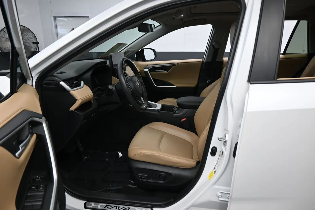 Used 2023 Ice Cap Toyota Limited image 11
