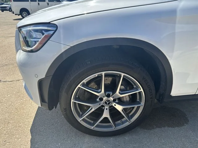 Used 2022  Mercedes-Benz GLC 300 image 35