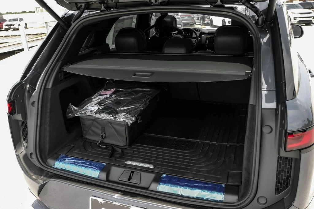 New 2026 Varesine Blue Metallic Land Rover Dynamic SE image 37