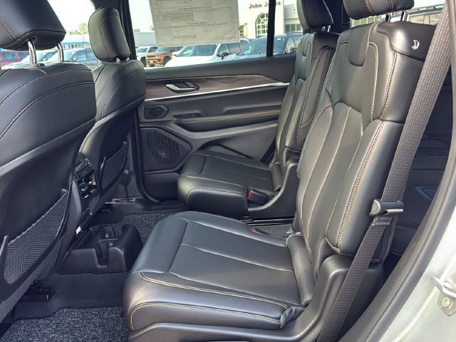 New 2026 Silver Zynith Exterior Paint Jeep  image 15