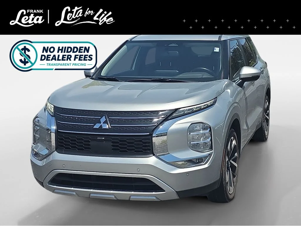 2024 Mitsubishi Outlander SE 2WD's photo