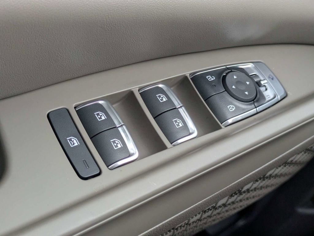 New 2026 Ivory Silver Kia EX image 27