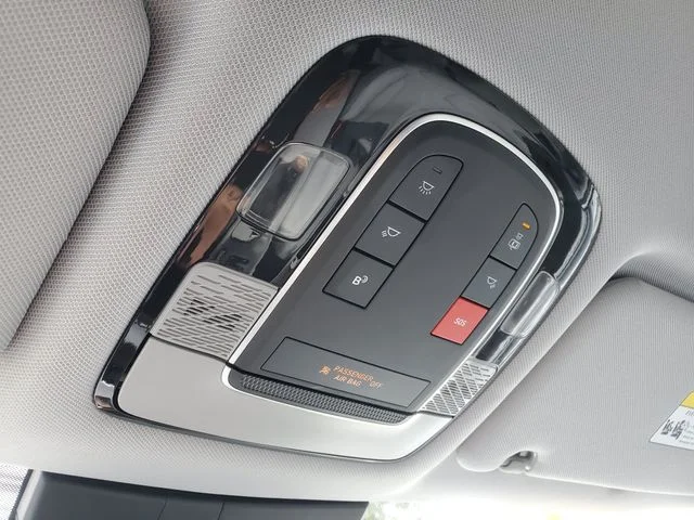 Used 2025 White Hyundai SEL image 34