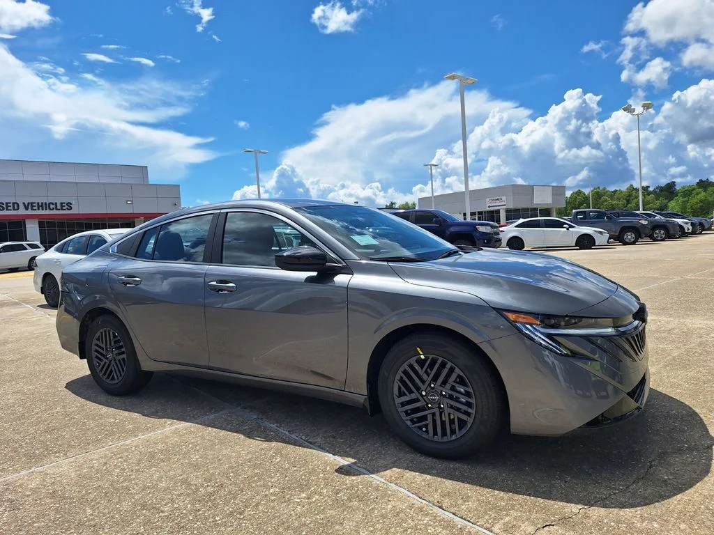 Used 2027 Gray Nissan SV image 3