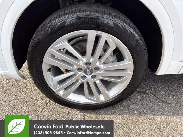 Used 2010 White Audi  image 9