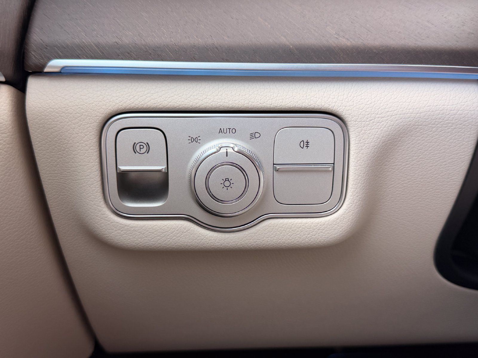 New 2027 White Mercedes-Benz GLS 450 image 25