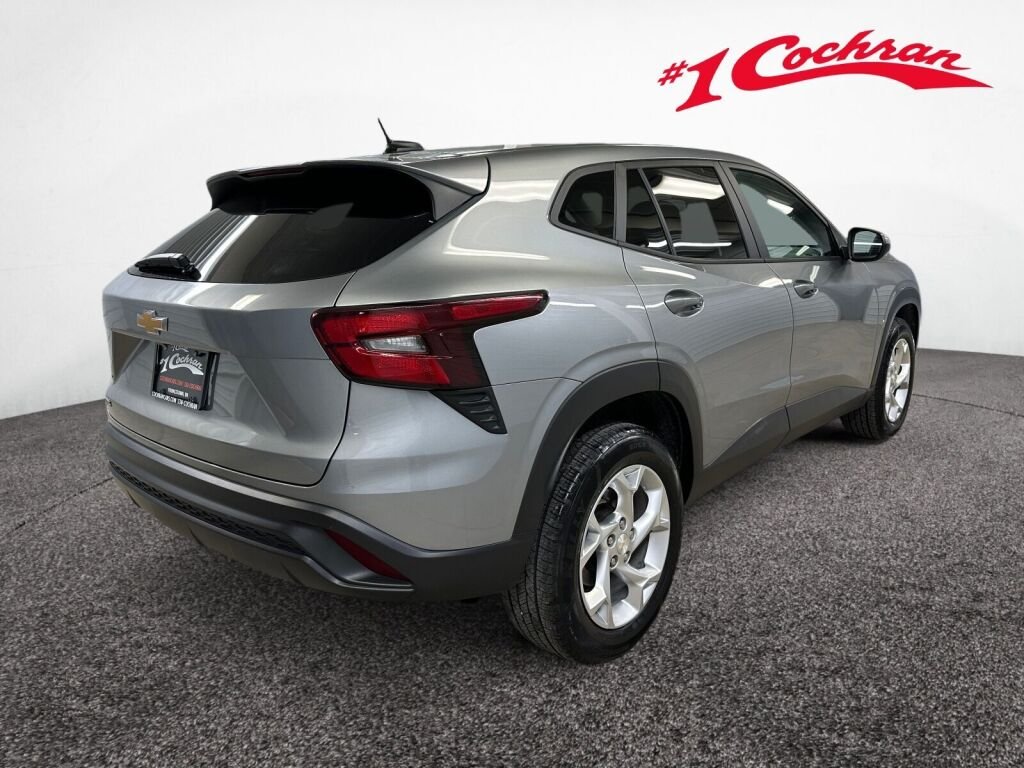 2024 Chevrolet Trax LS - Photo 24