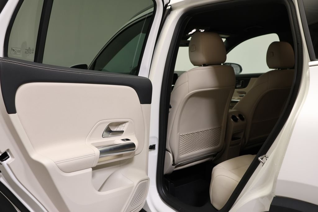 Used 2026 Polar White Mercedes-Benz GLA 250 image 41