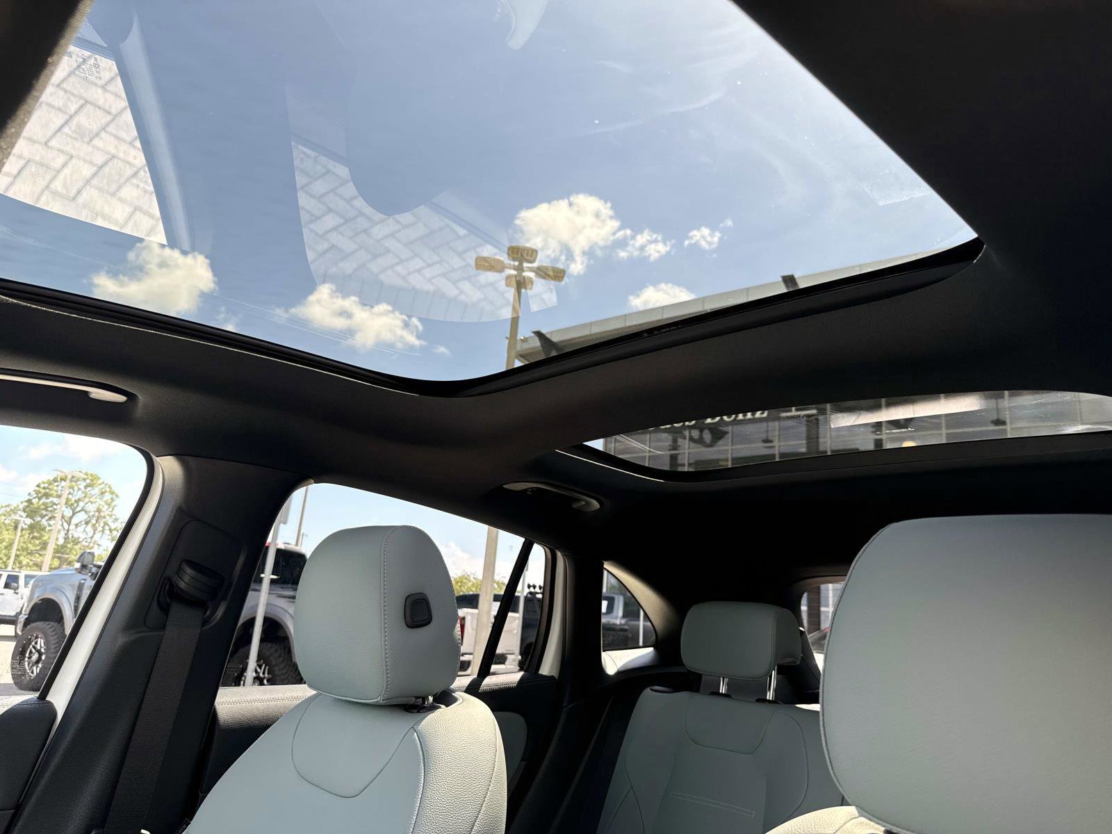 New 2026 Polar White Mercedes-Benz 250 SUV image 23