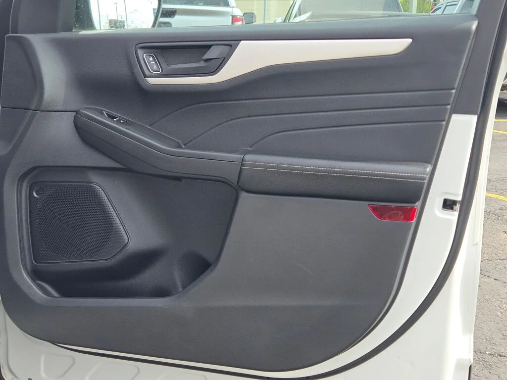 Used 2022 White Ford SE image 8