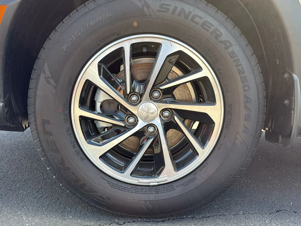New 2026 White Diamond Mitsubishi ES image 29