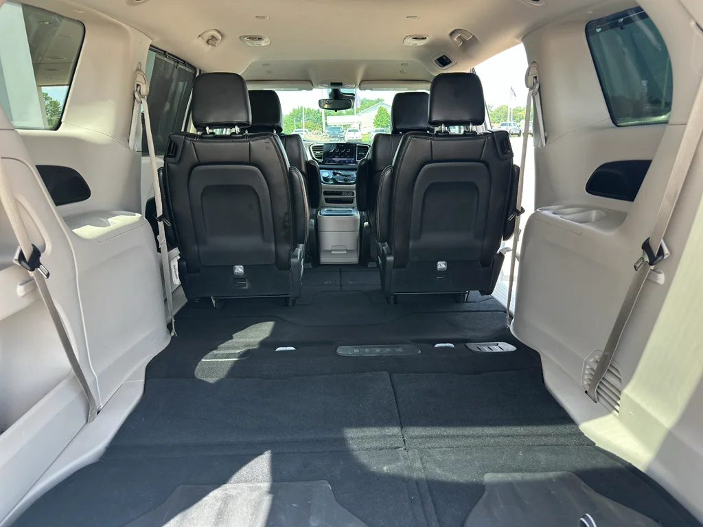 Used 2024 White Chrysler Touring L image 34