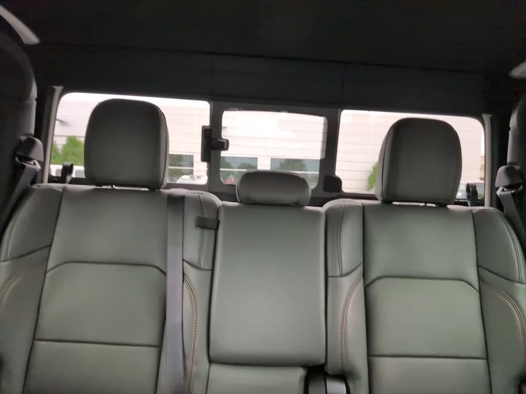 New 2026 Black Clear-Coat Exterior Paint Jeep Mojave X image 24