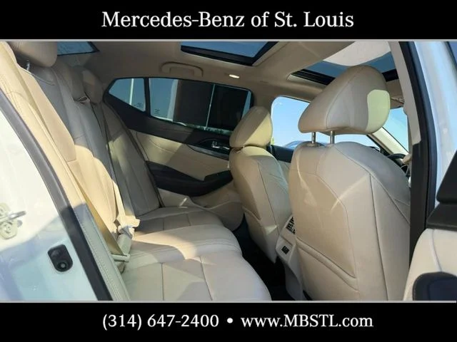 Used 2020 White Nissan 3.5 SL image 12