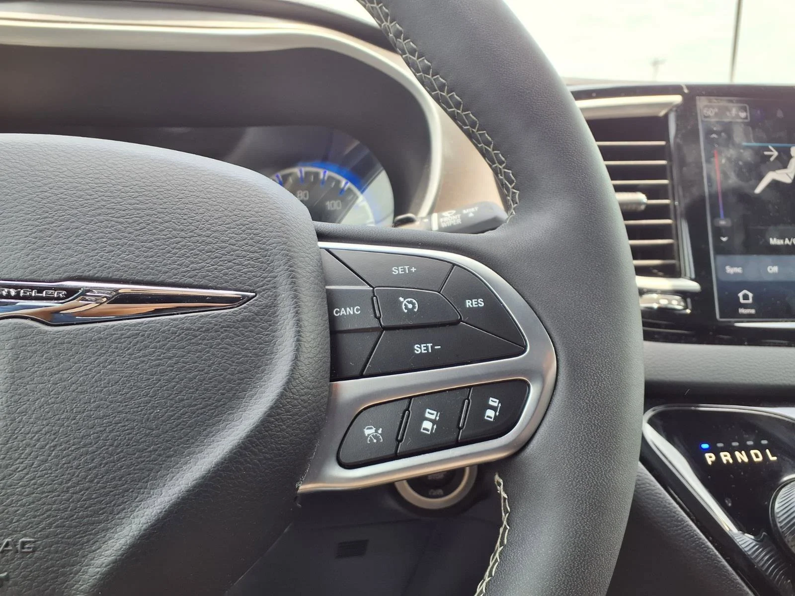 Used 2026 Silver Mist Clearcoat Chrysler Select image 9