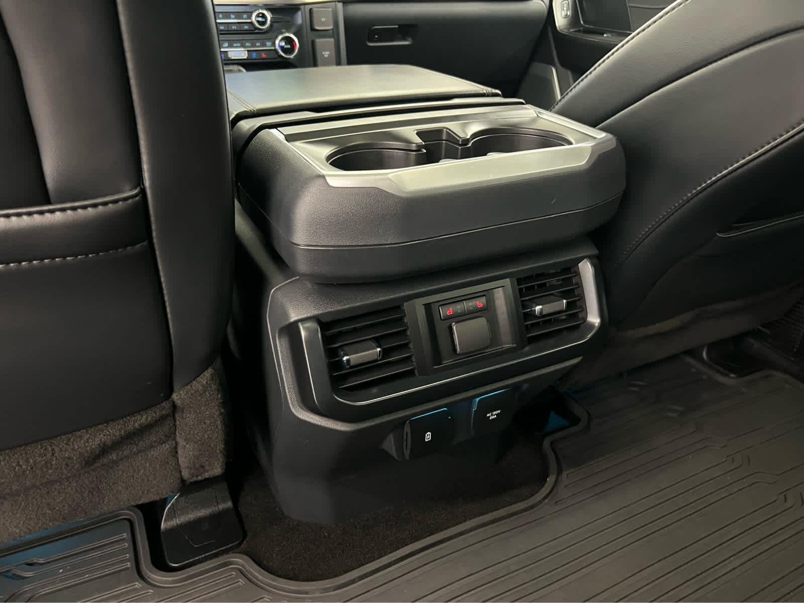 2023 Ford F-150 Raptor - Photo 28