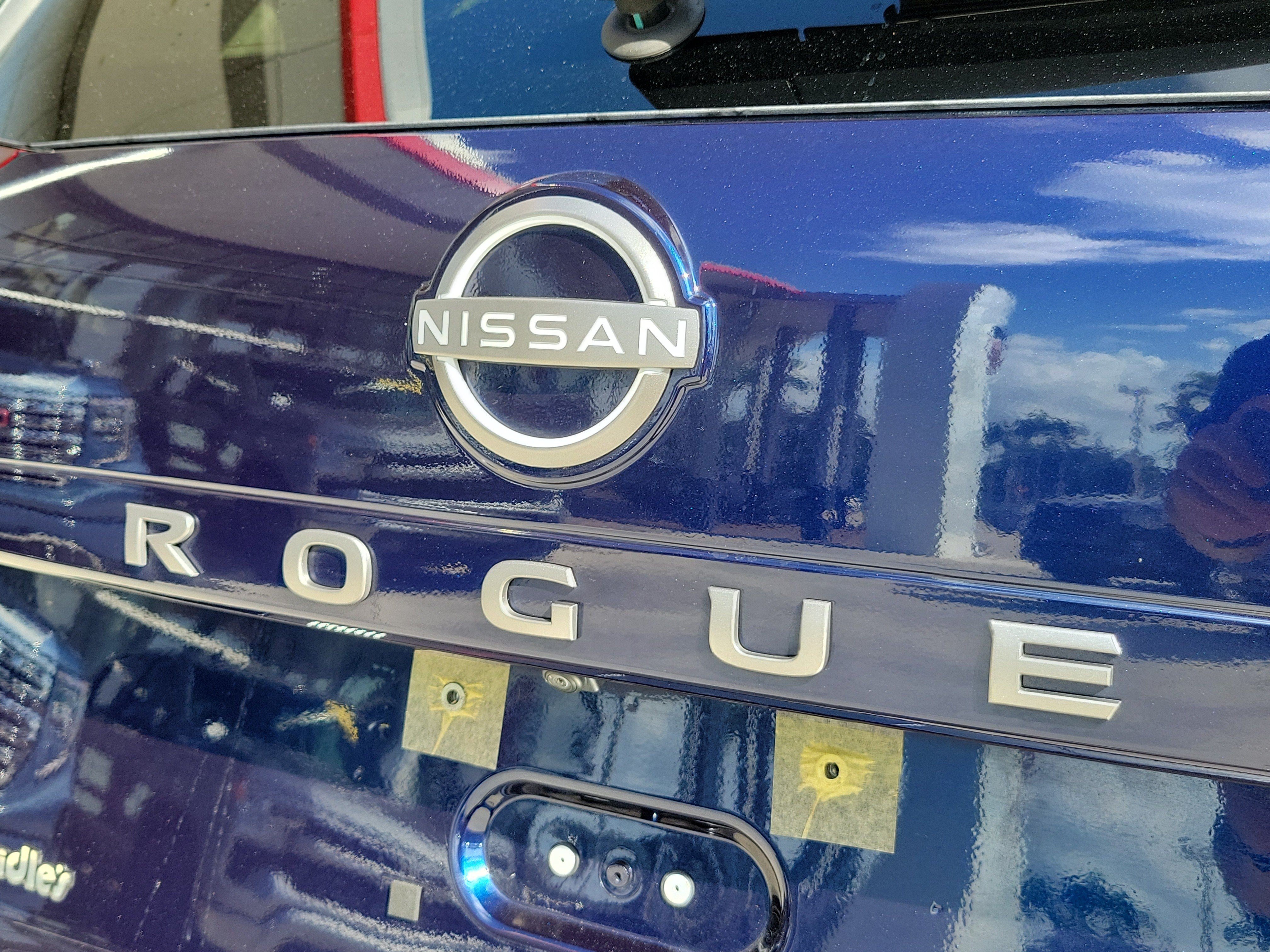Used 2025 Deep Ocean Blue Pearl Nissan SV image 9