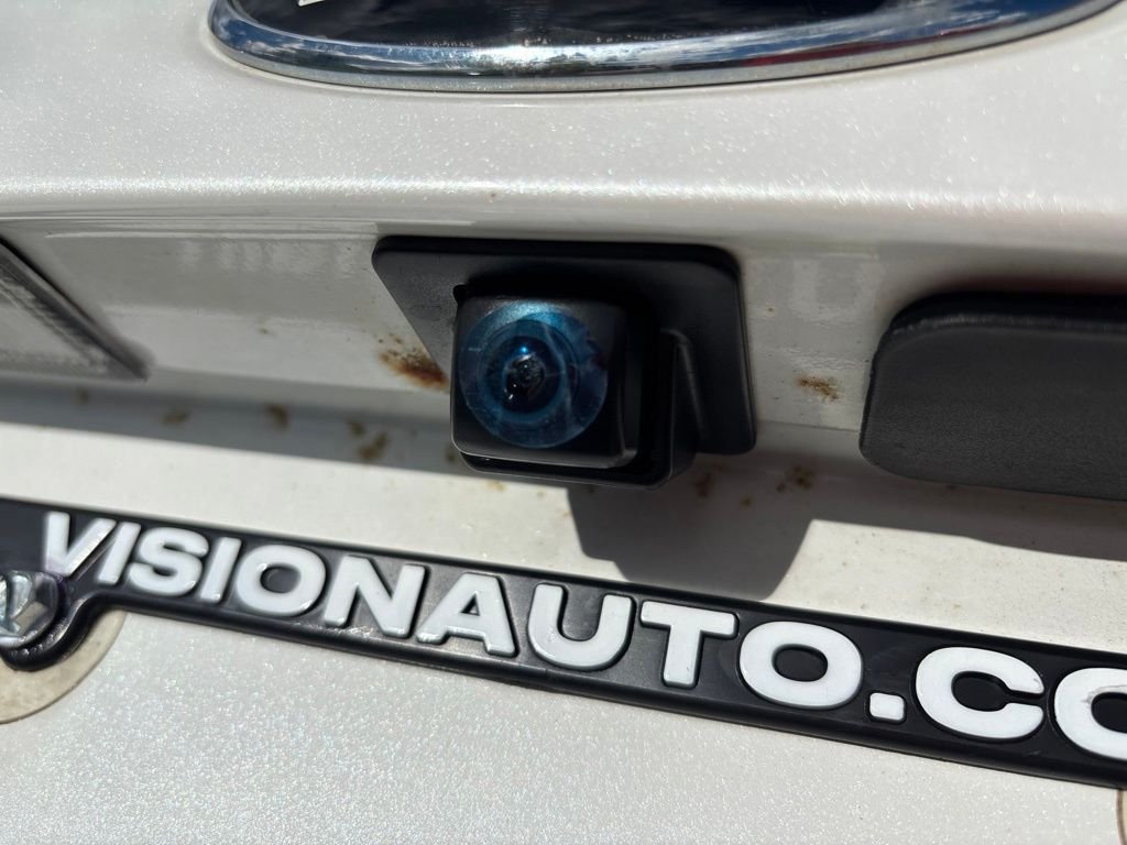 Used 2016 White Kia EX image 19