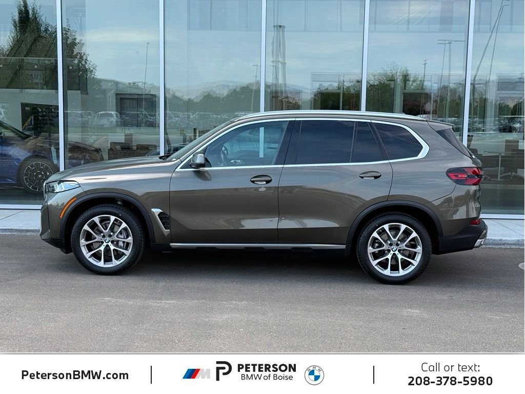 Used 2024 Green BMW xDrive40i image 2