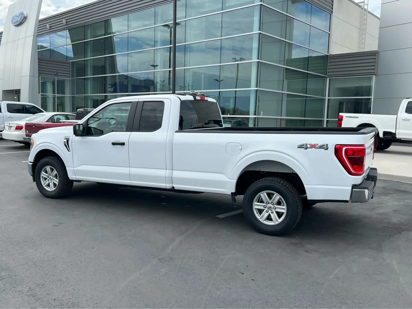 Certified Used 2022 Oxford White Clearcoat Ford XLT image 11