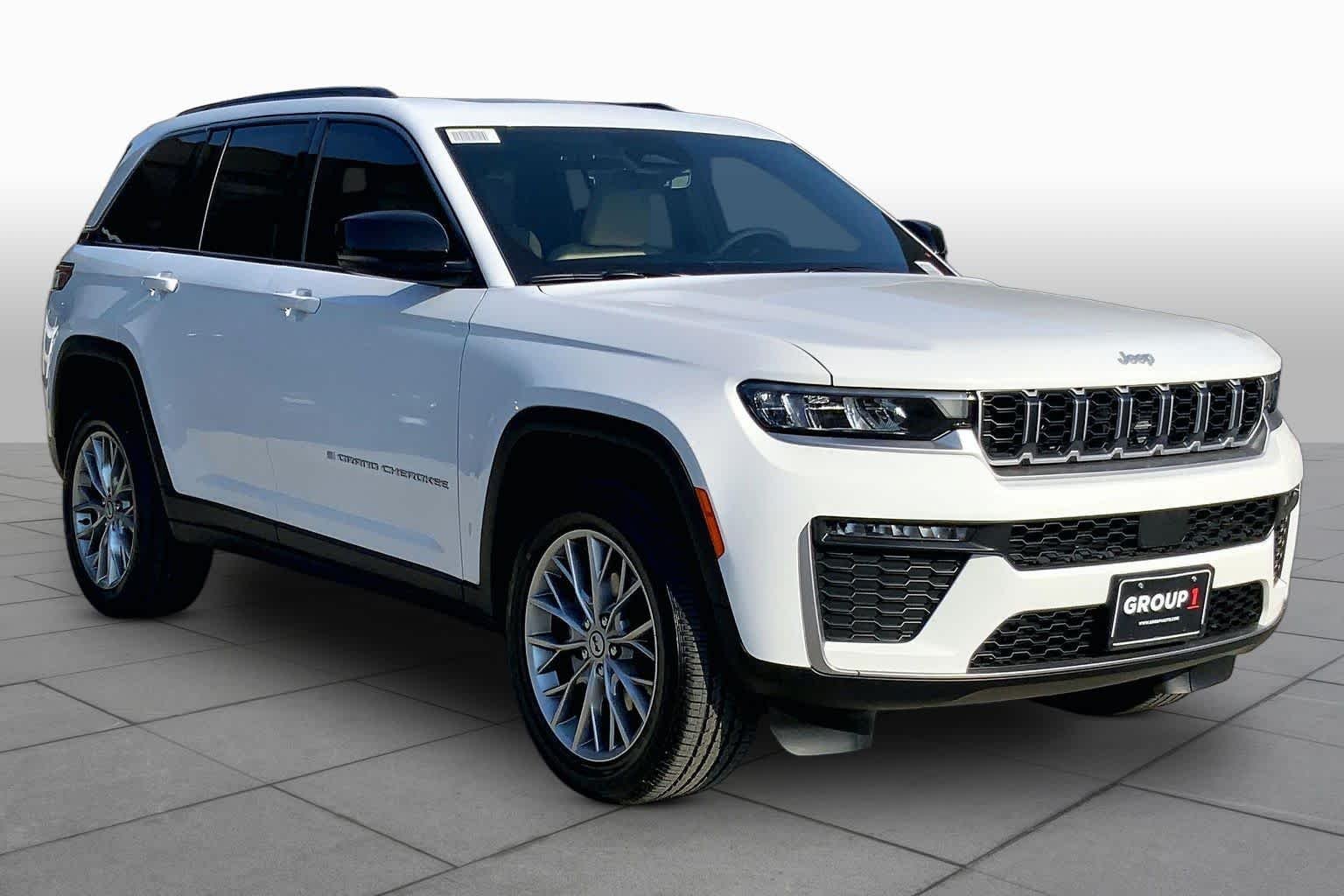 New 2027 Bright White Clear-Coat Paint Jeep Limited image 2