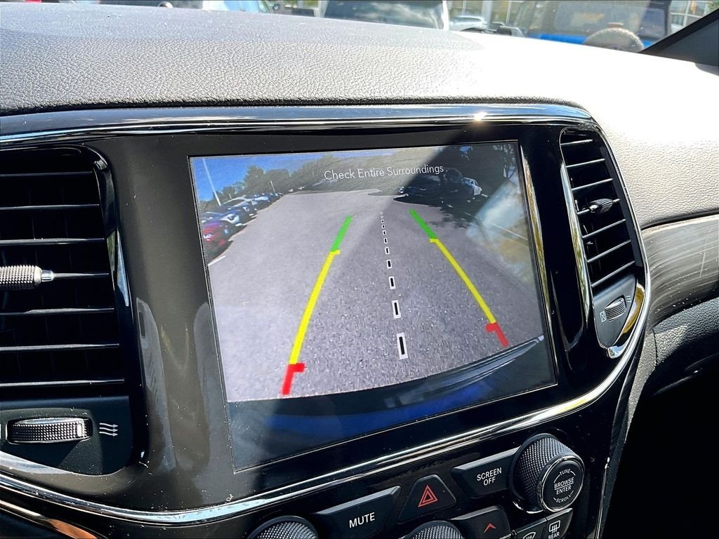 Used 2021 Silver Jeep Laredo X image 19