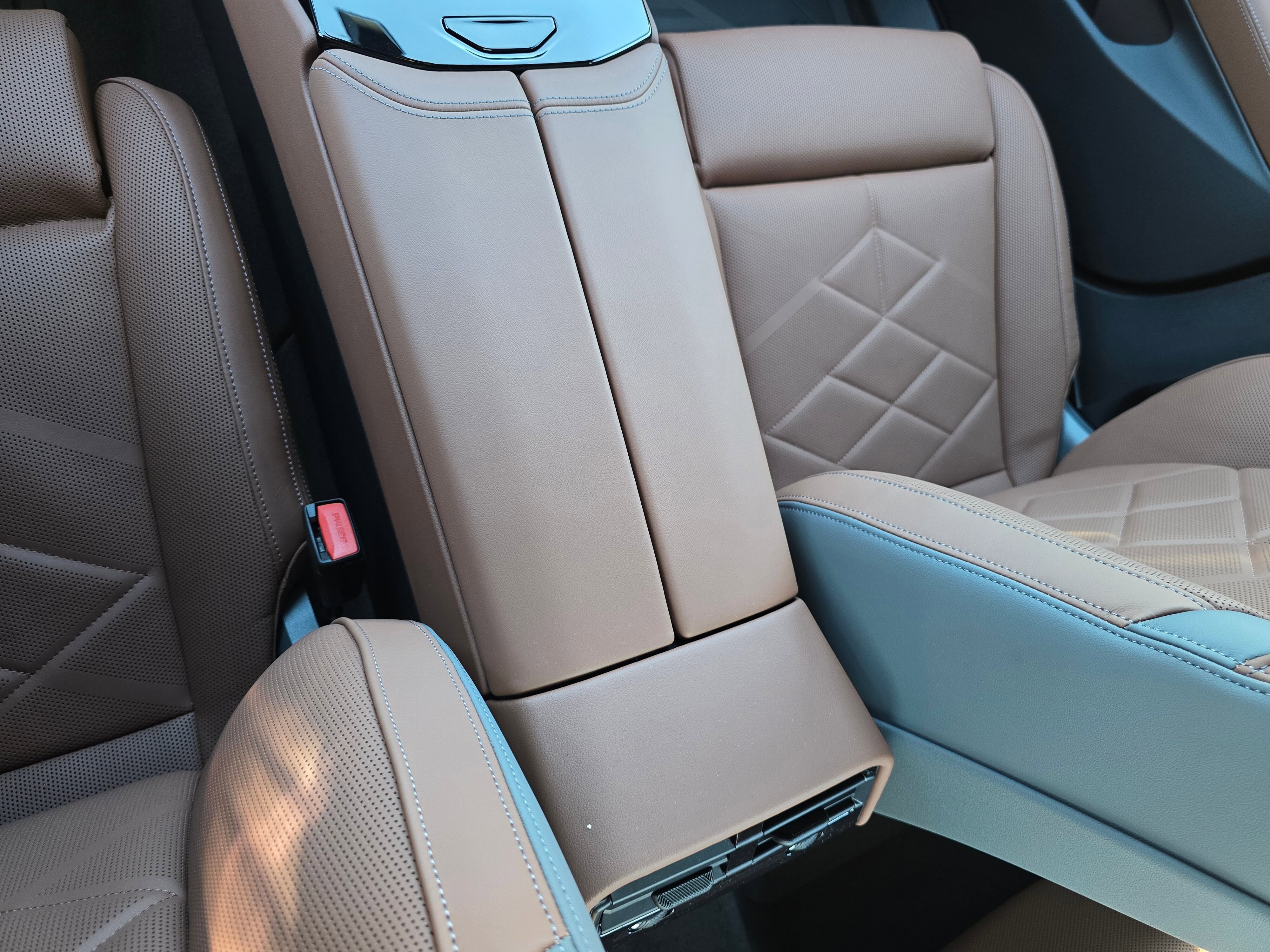 2026 BMW 5 Series 550e - Photo 54