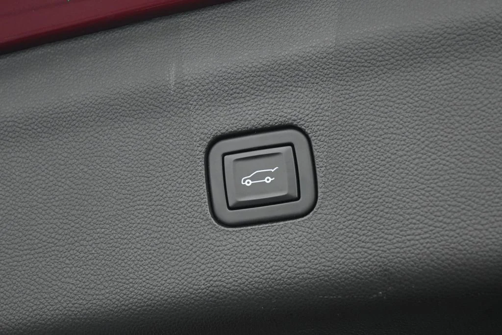 Used 2020 Red Quartz Tintcoat Buick Essence image 35