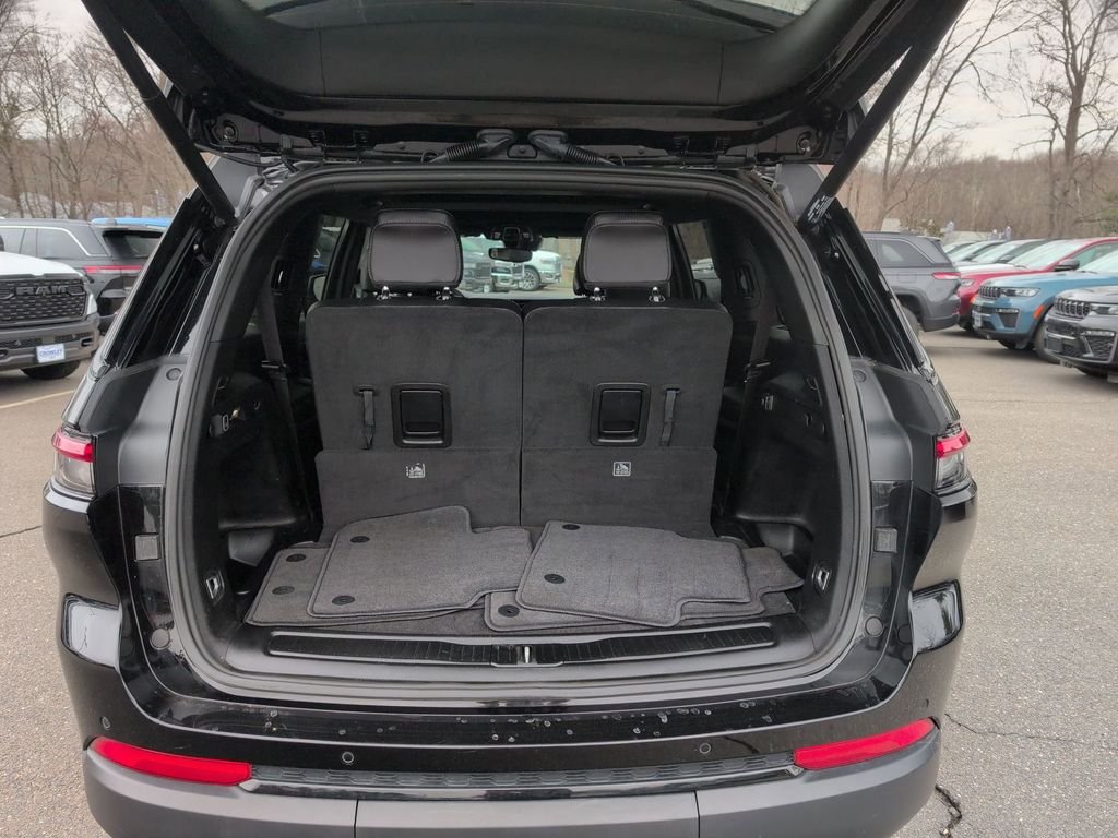 Used 2023 Black Jeep Altitude image 26