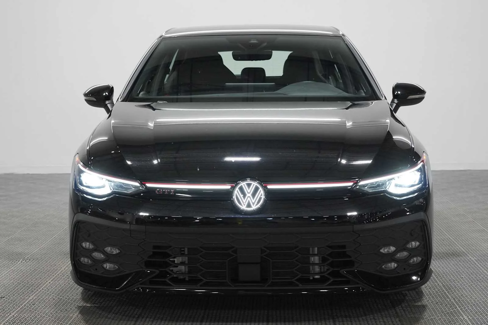 Used 2025 Mythos Black Metallic Volkswagen SE image 2