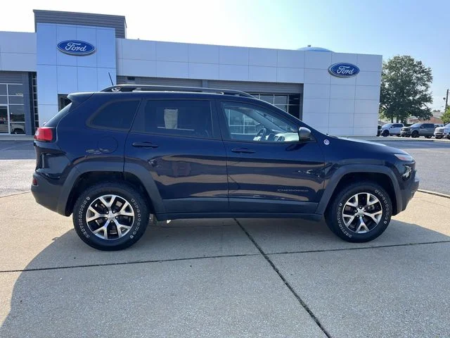 Used 2016 Blue Jeep Trailhawk image 2