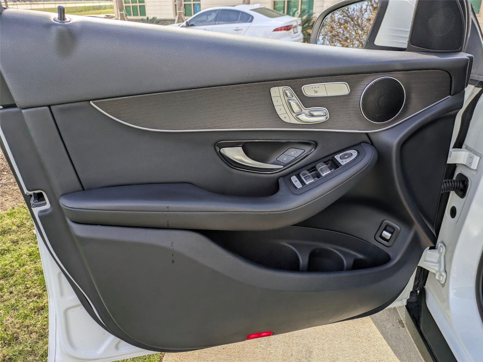 Used 2020 Polar White Mercedes-Benz GLC 300 image 11