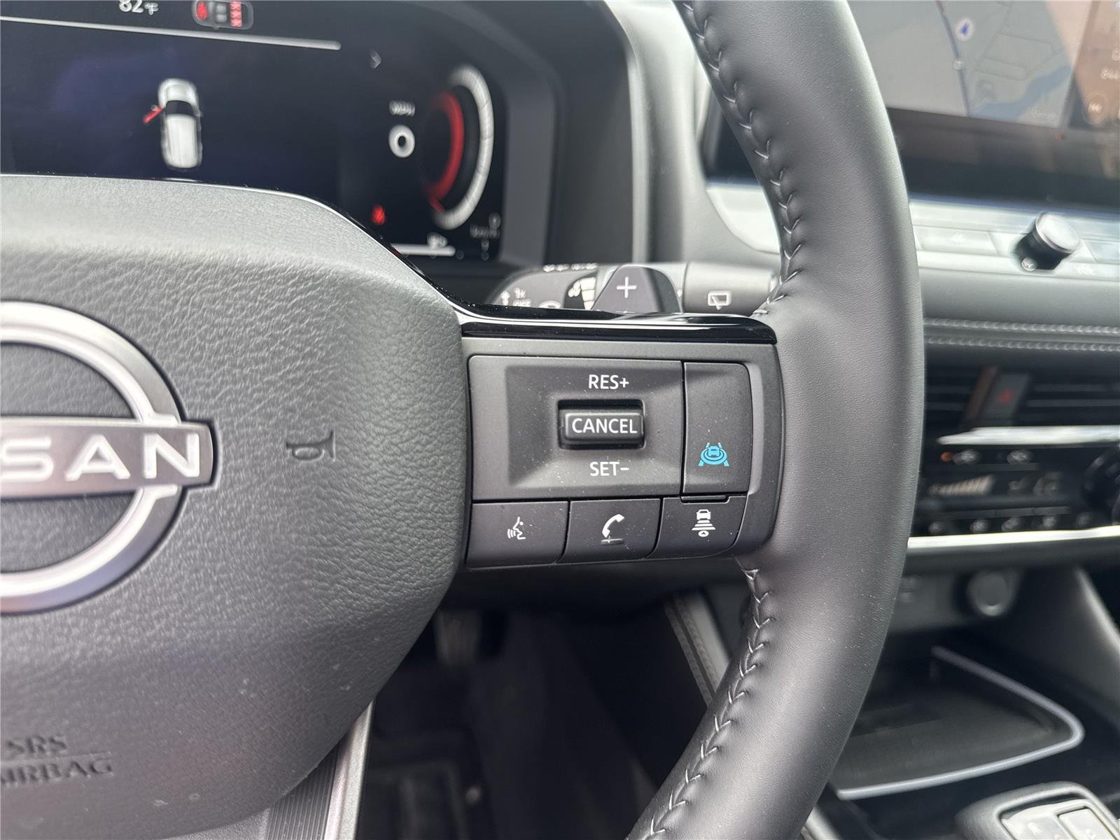 Used 2026 Super Black Nissan Platinum image 22