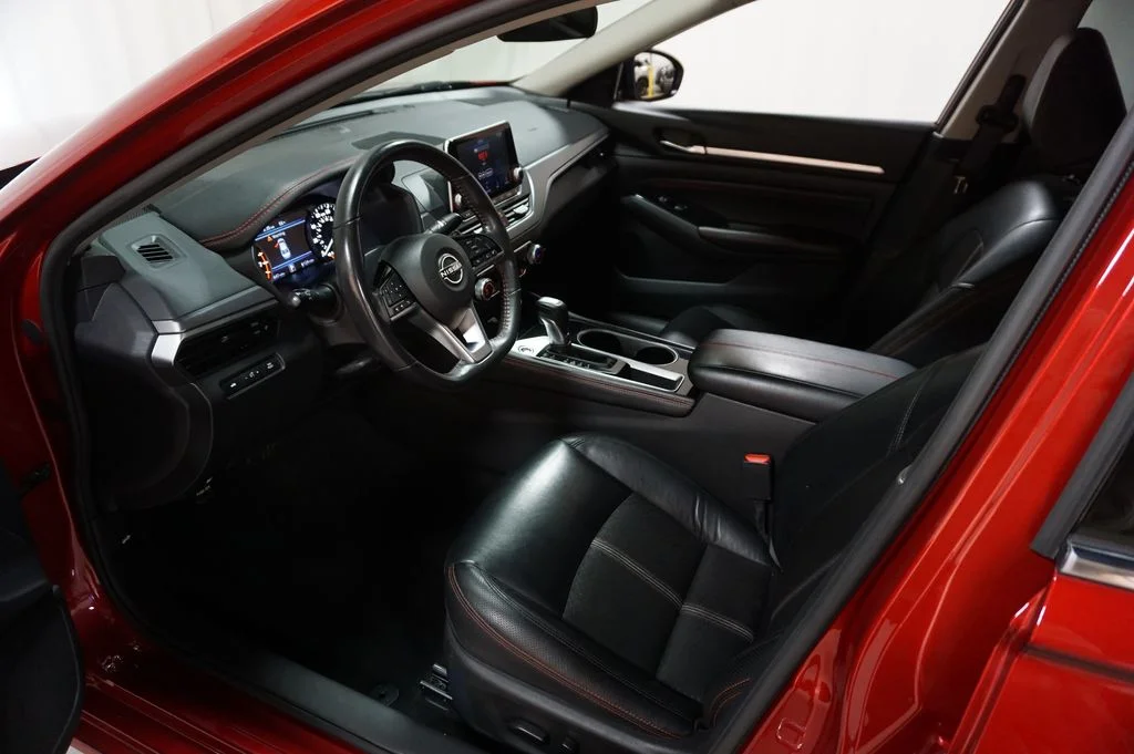 Used 2023 Red Nissan 2.5 SR image 26