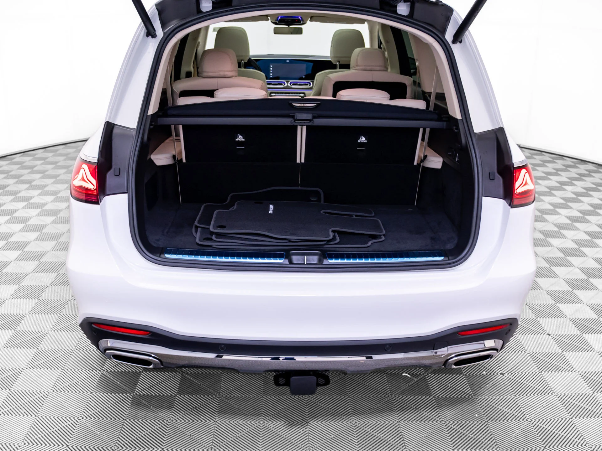New 2027 White Mercedes-Benz GLS 450 image 38