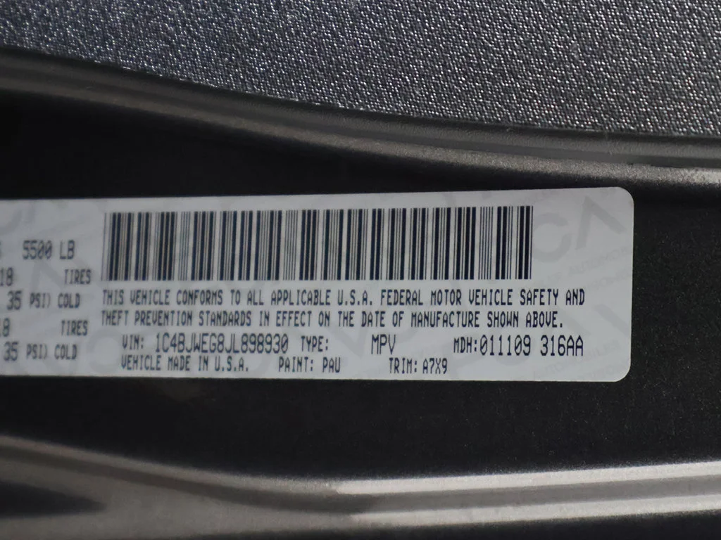 Used 2018 Crystal Metallic Jeep Unlimited Sahara image 39