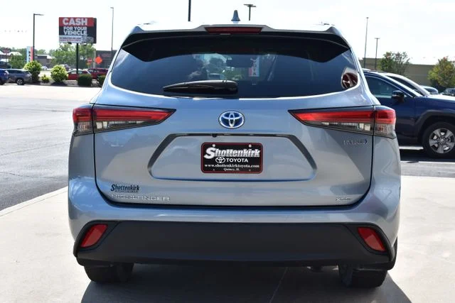 Used 2020 Blue Toyota XLE image 6