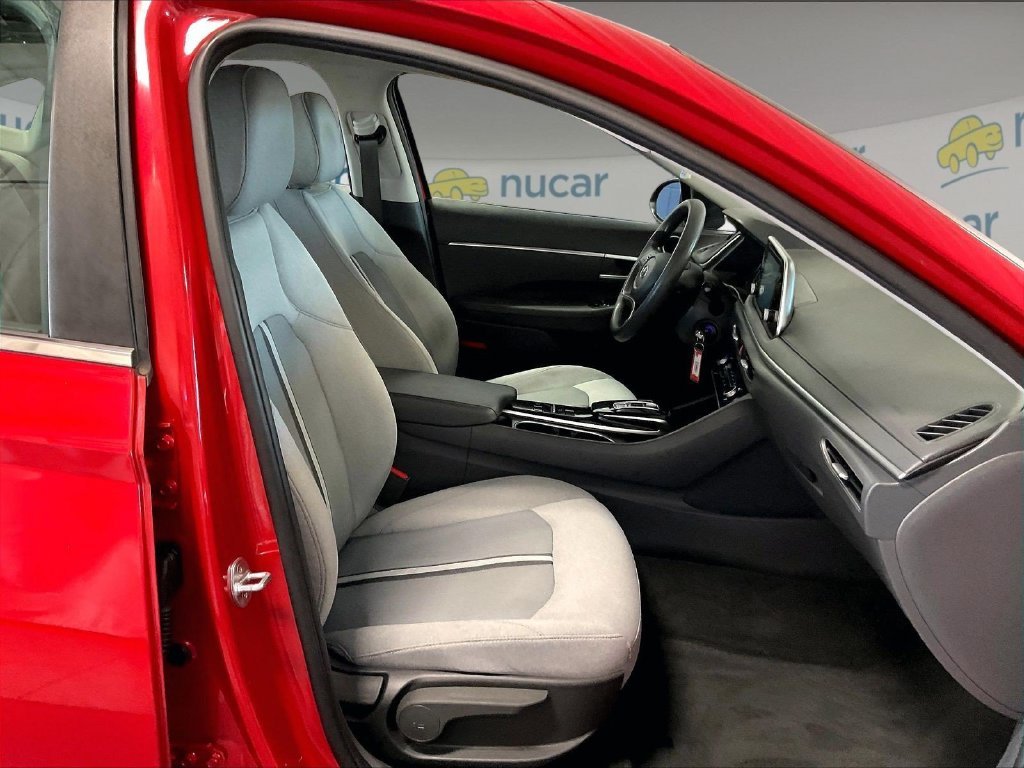 Used 2022 Red Hyundai SE image 11